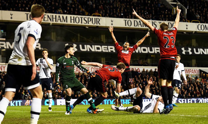 West Brom's Craig Dawson (centre) celebrates with Salomon Rondon and Gareth McAuley after scoring