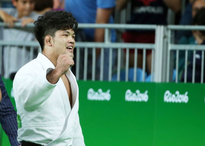 Japan's Shohei Ono celebrates after taking gold in the Judo Men's 73kg Final at Carioca Arena 2 on Monday