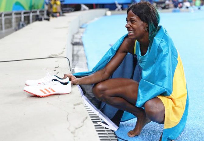 Shaunae Miller (BAH) of Bahamas celebrates after winning the gold medal