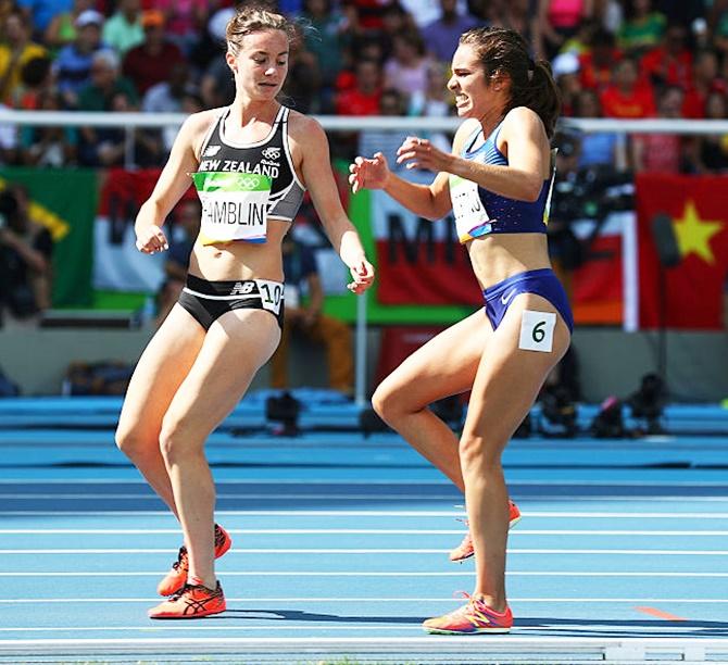 Abbey D'Agostino of the United States, right, is assisted by Nikki Hamblin of New Zealand