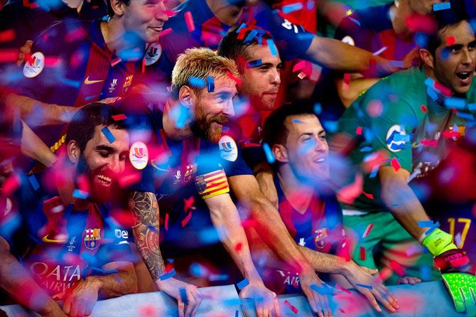 FC Barcelona's Lionel Messi (2nd left) Arda Turan (left), Jordi Alba (3rd left), Sergio Busquets (2nd right) and Claudio Bravo (right) celebrate after the Spanish Super Cup Final second leg win against Sevilla FC at Camp Nou in Barcelona on Wednesday