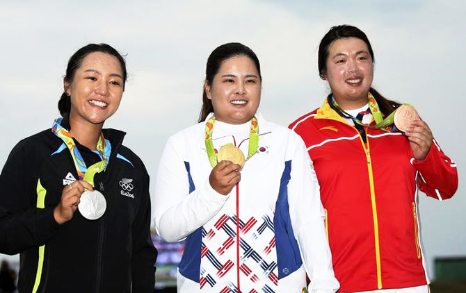 From left, Lydia Ko of New Zealand holds her silver medal, Inbee Park of Korea holds her gold medal and Shanshan Feng of China with her bronze medal following the women's Olympic individual stroke play golf competition at Olympic golf course in Rio de Janeiro on Saturday