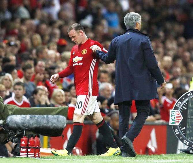 Manchester United's Wayne Rooney and manager Jose Mourinho