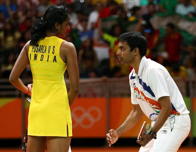 PV Sindhu, left, speaks to her Pullela Gopichand during the women's singles gold medal match against Carolina Marin of Spain at the Rio 2016 Olympic Games
