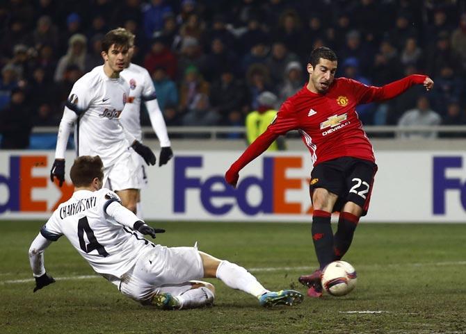 Mkhitaryan scores, gets hurt as Man United beats Spurs 1-0