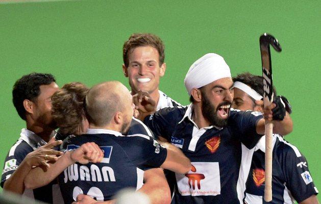 Dabang Mumbai players celebrate their win against Ranchi Rays) during the Hockey India League 