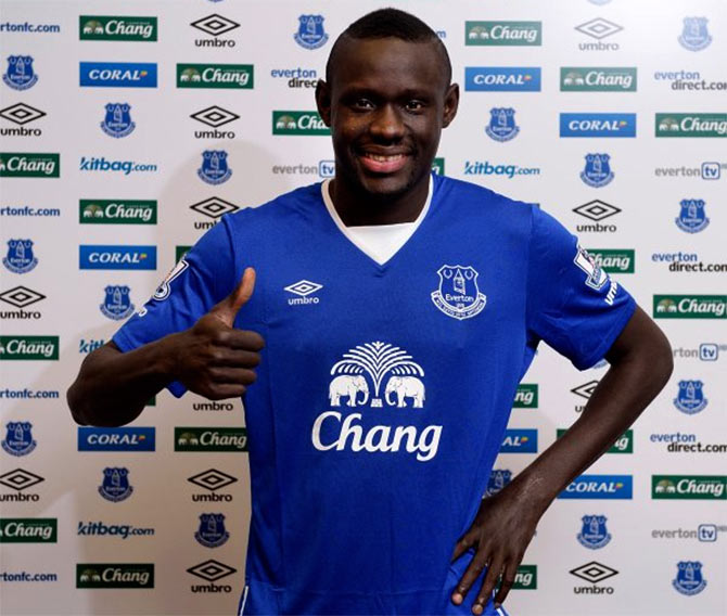 Everton's new signing Oumar Niasse being unveiled