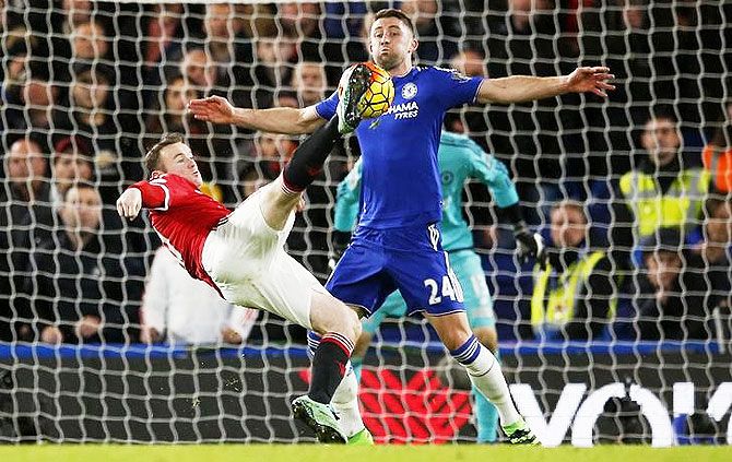 Manchester United's Wayne Rooney and Chelsea's Tim Cahill in an intense challenge