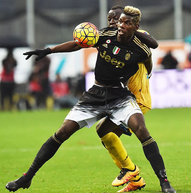 Juventus' Paul Pogba and Frosinone's Raman Chibsah vie for the ball during their Serie A match at Stadio Matusa in Frosinone on Sunday