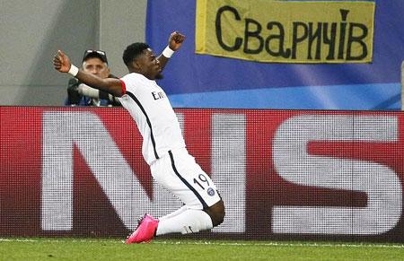 Paris St Germain's Serge Aurier celebrates a goal