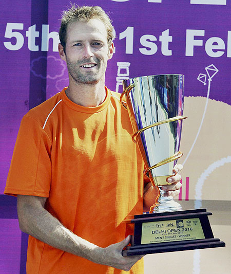 Stephane Roberts with the Delhi Open trophy