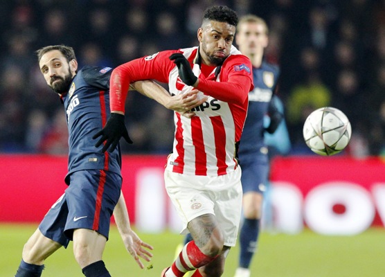 PSV Eindhoven's Gaston Pereiro in action against Atletico Madrid's Saul Niguez 