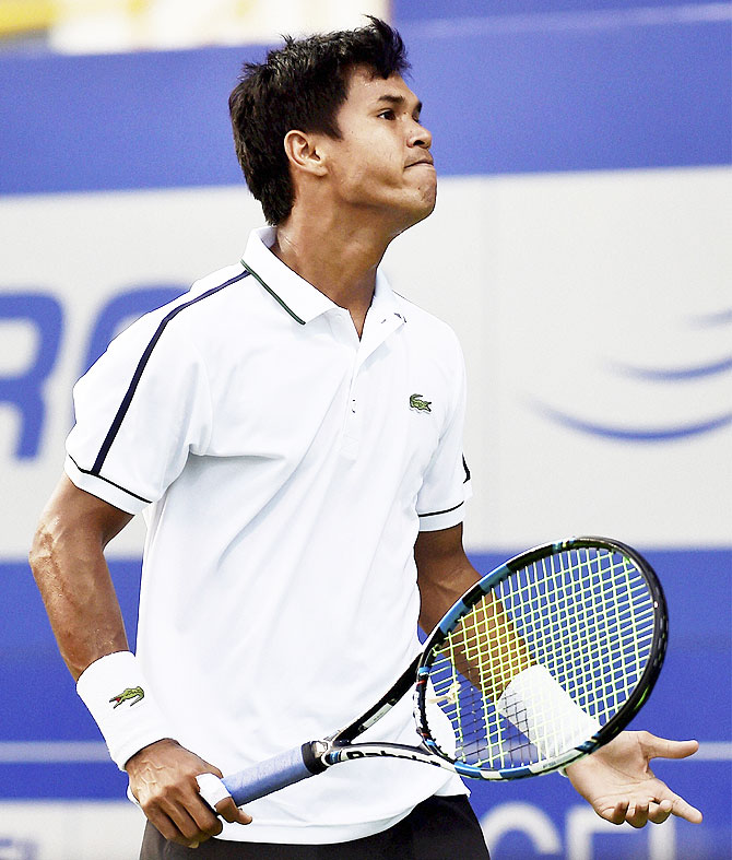 India's Somdev Devvarman reacts after losing his match against Russia's Andrey Rublev