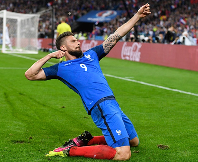 France's Olivier Giroud celebrates scoring during their quarter-final match against Iceland on July 3