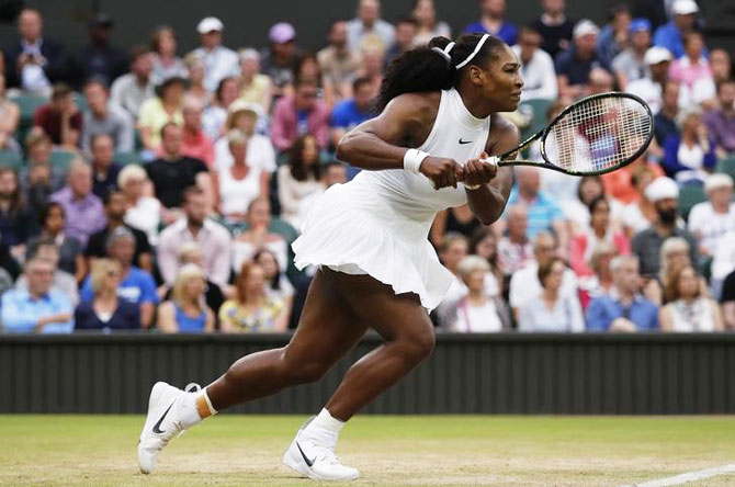 Serena Williams returns to Svetlana Kuznetsova