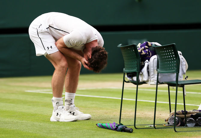 Andy Murray cries after winning match point 