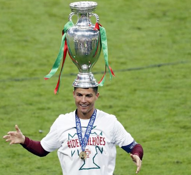 The moment I lifted the UEFA EURO Trophy in Portugal jersey, I