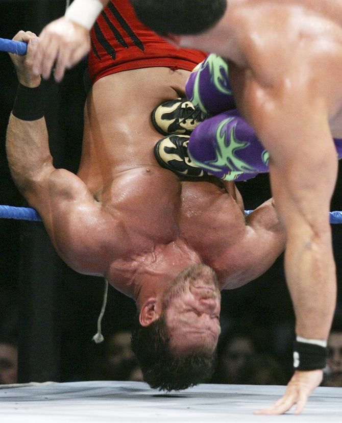 Chavo Guerrero kicks Chris Benoit 