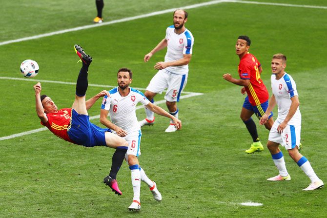 Spain's Aritz Aduriz attempts an overhead kick as Czech players watch on Monday