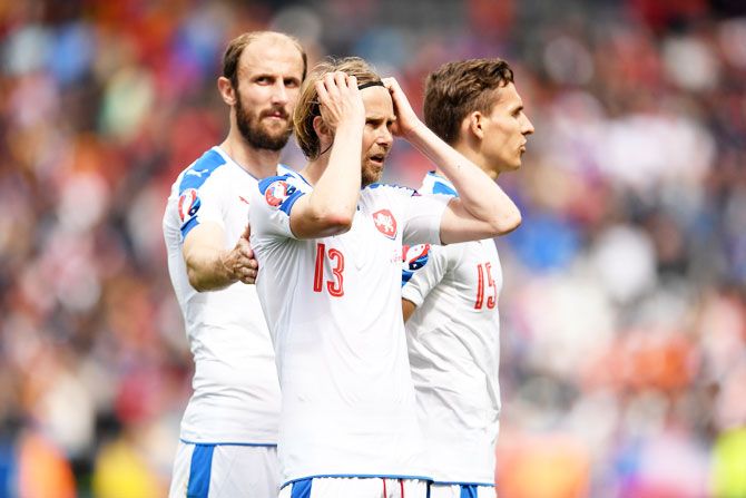 Jaroslav Plasil (C) of Czech Republic shows his dejection after his team's 0-1 defeat in the UEFA EURO 2016 Group D match against Spain on Monday