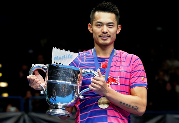 China's Lin Dan poses with the trophy  