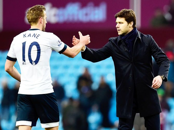 Mauricio Pochettino manager of Tottenham Hotspur and Harry Kane shake hands