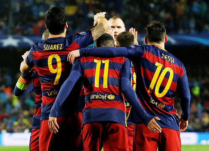 Barcelona's Neymar celebrates scoring the first goal with teaammates during their UEFA Champions League round of 16, second Leg match against Arsenal FC at Camp Nou in Barcelona on Wednesday