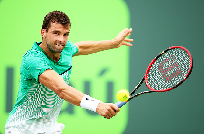 Grigor Dimitrov plays a backhand against Andy Murray 