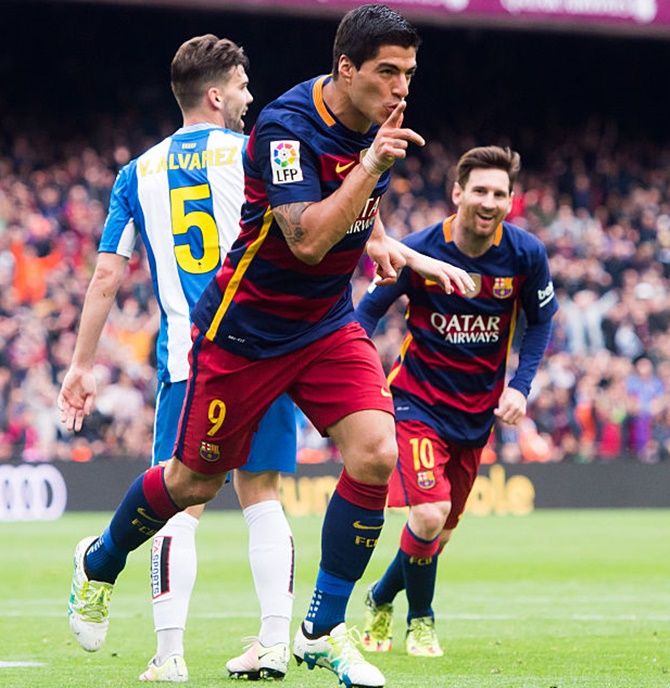  Luis Suarez of FC Barcelona celebrates