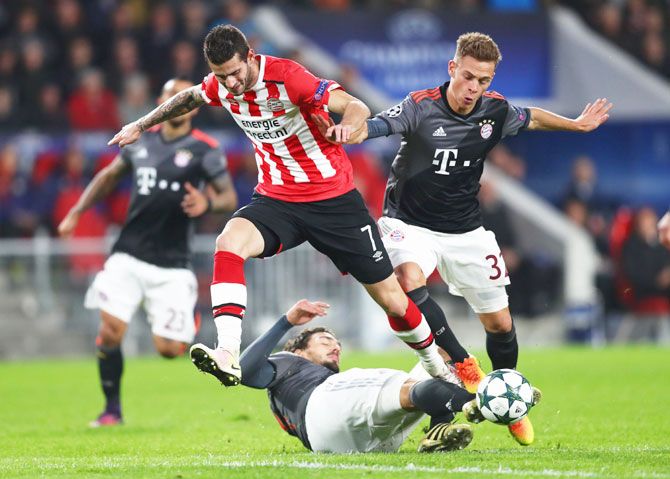 PSV Eindhoven's Gaston Pereiro takes on Bayern Munich's Mats Hummels (left) and Joshua Kimmich during their UEFA Champions League Group D match at Philips Stadion in Eindhoven