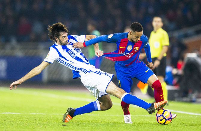 FC Barcelona's Neymar duels for the ball with Real Sociedad's Carlos Martinez