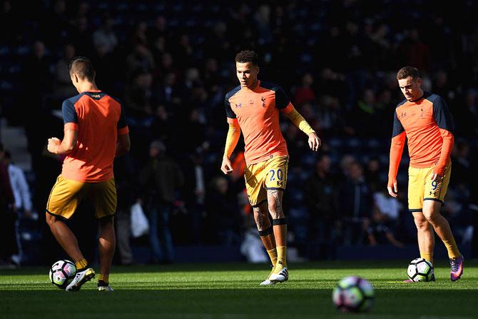 Tottenham Hotspur players at a wwarm-up session