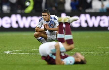 Sunderland's Jack Rodwell looks dejected after the match against West Ham in London on Saturday
