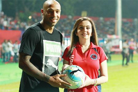 Thierry Henry and Nita Ambani during the ISL match between Atletico de Kolkata and Mumbai City FC in Kolkata on Tuesday