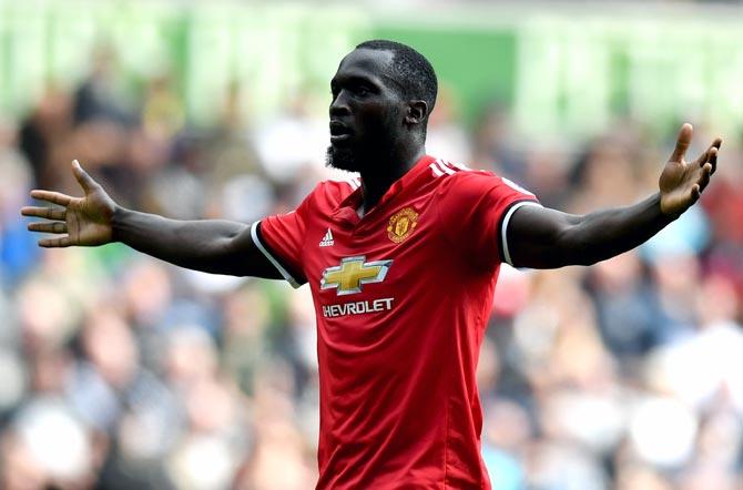 Romelu Lukaku celebrates scoring the second goal for Manchester United