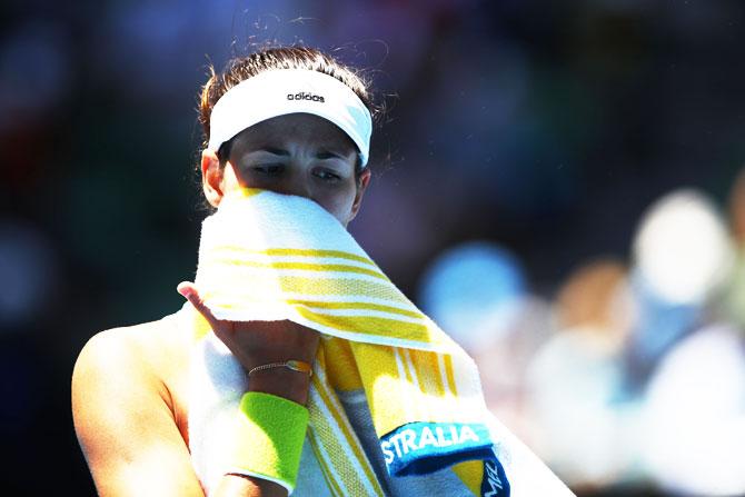 Garbine Muguruza towels down in her quarter-final against CoCo Vandeweghe