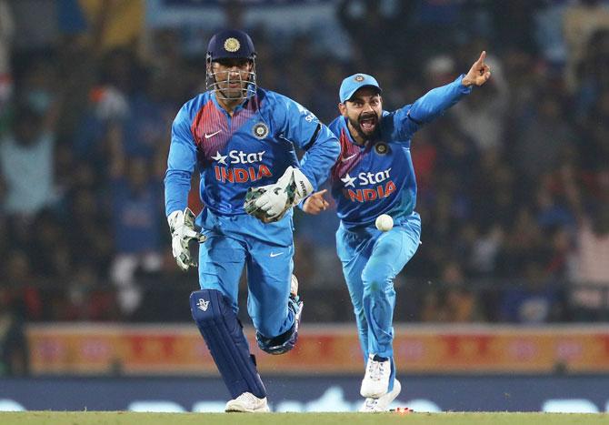 MS Dhoni and Virat Kohli celebrate the fall of an England wicket