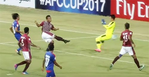 Mohun Bagan's Jeje Lalpekhlua scoring the opening goal against Bengaluru FC in Kolkata on Wednesday
