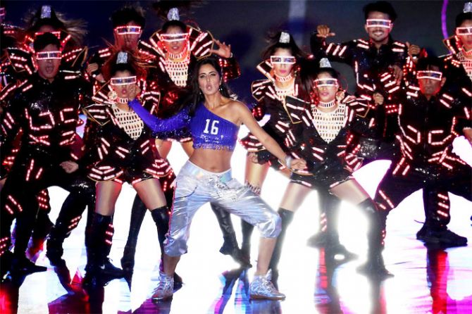 Katrina Kaif mesmerised the audience with her mean moves