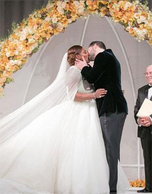 Serena and Alexis Ohanian kiss