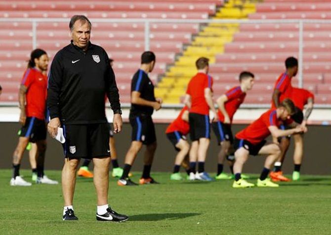 Bruce Arena in training with the US football team