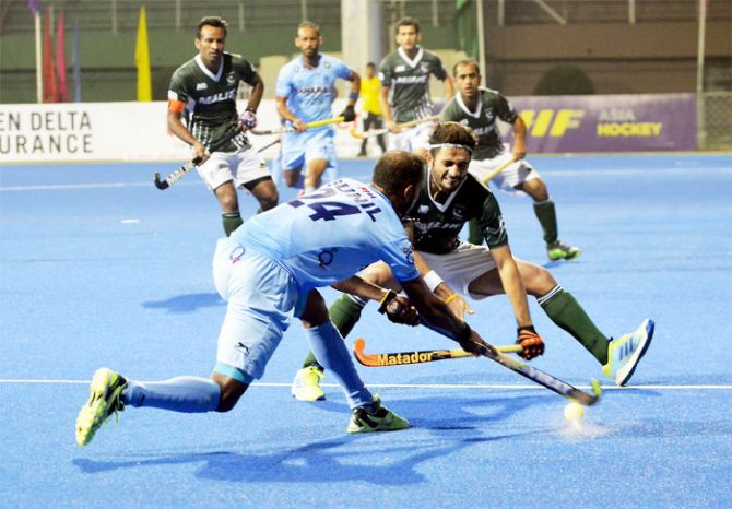 India's SV Sunil checks a Pakistan player during their match