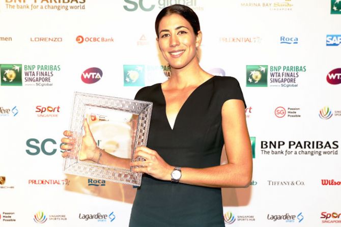 Spain's Garbine Muguruza poses with the 2017 WTA Player of the Year award during the Official Draw Ceremony and Gala of the BNP Paribas WTA Finals Singapore at Marina Bay Sands Hotel in Singapore on Friday
