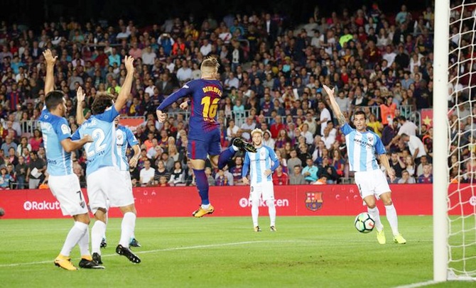 Gerard Deulofeu scores Barcelona's opening goal