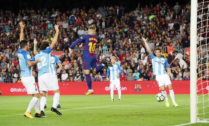 Gerard Deulofeu scores Barcelona's opening goal