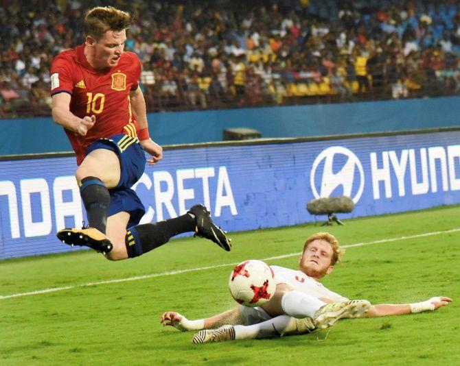 Action in the Spain vs Iran Under-17 World Cup match