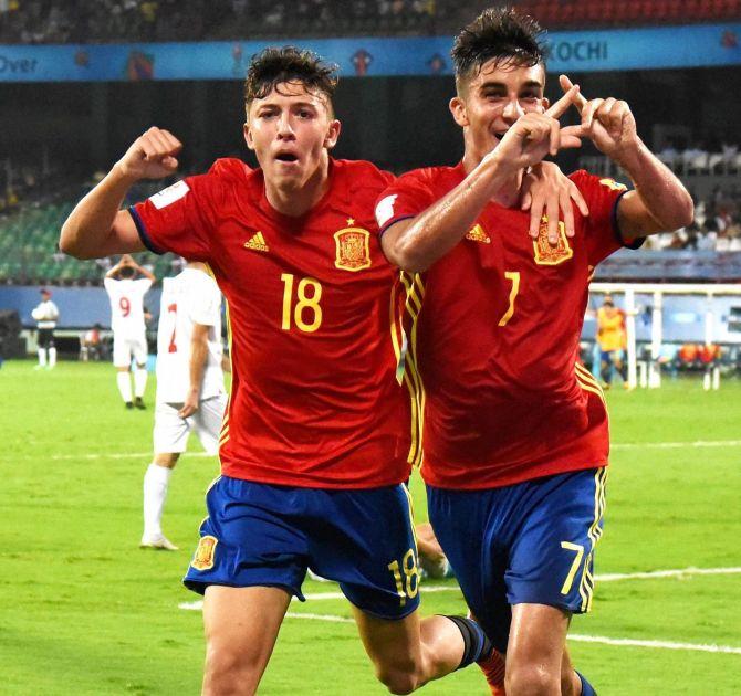 Action in the Spain vs Iran Under-17 World Cup match