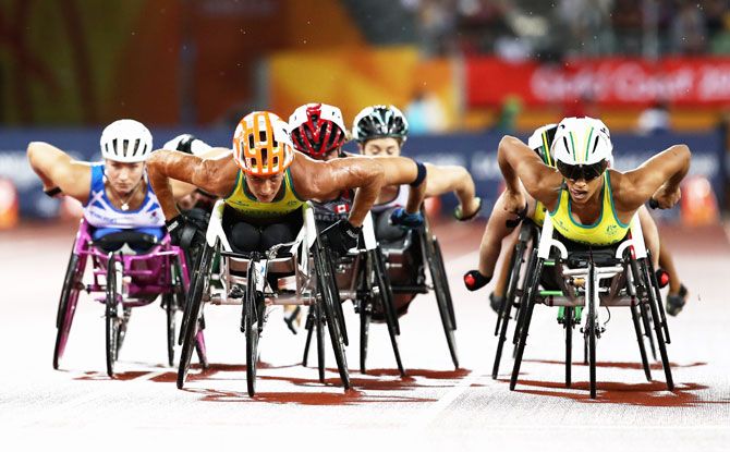 Australia's Madison de Rozario and Eliza Ault-Connell compete in the women's T54 1500m final at Carrara Stadium on Tuesday