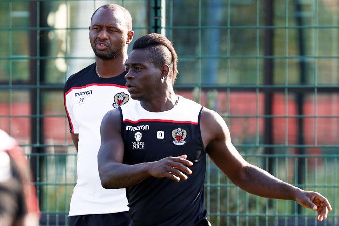 Nice's Mario Balotelli and Nice coach Patrick Vieira during training 