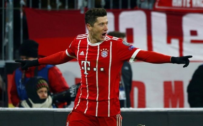 Robert Lewandowski celebrates scoring Bayern Munich's fourth goal